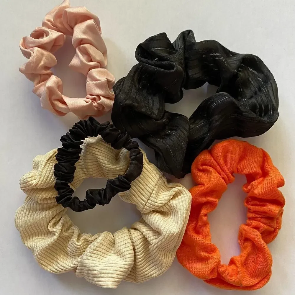 N/A set scrunchies